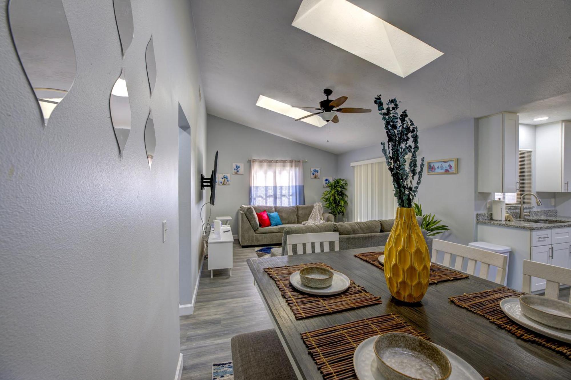 Family Fun Ping Pong, Bbq, Walk To Park Nearby Sarasota Luaran gambar