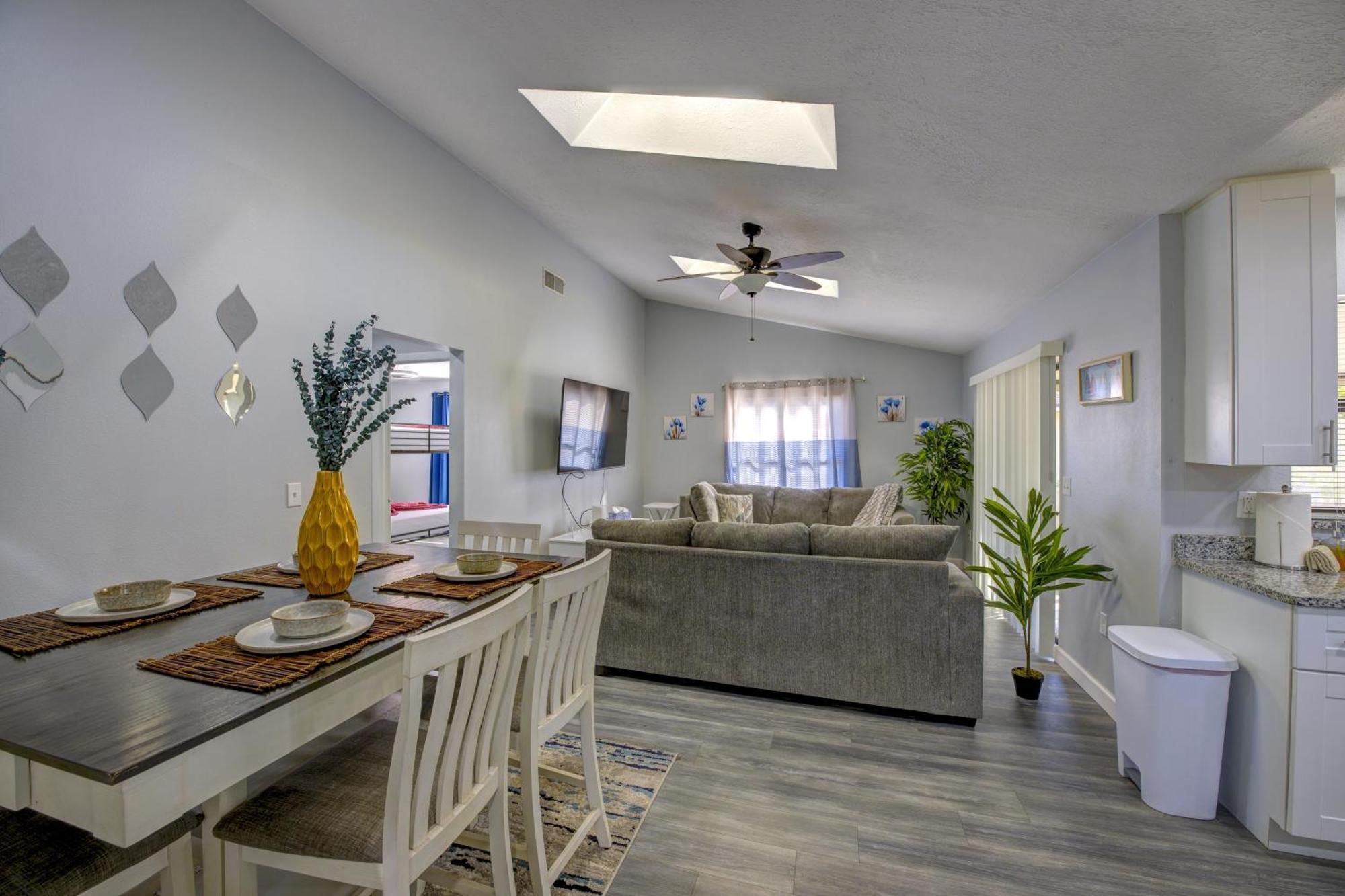 Family Fun Ping Pong, Bbq, Walk To Park Nearby Sarasota Luaran gambar